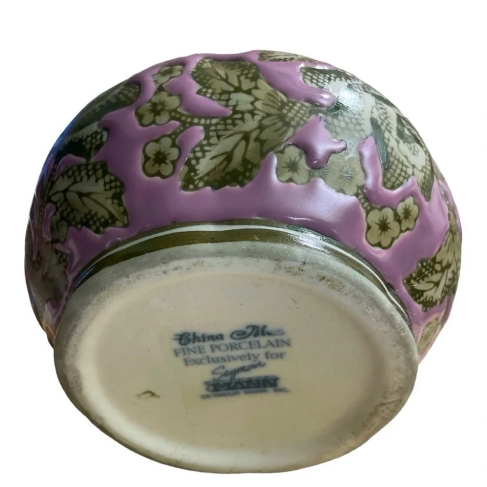 China Blue Fine Porcelain Seymour
Mann Pot Vase Pink W/ Green
Floral Design - Picture 5 of 16